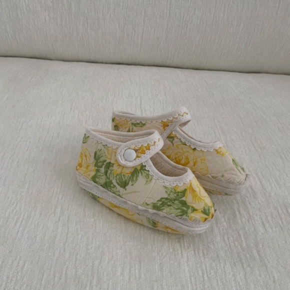 CACHAREL YELLOW INFANT DRESS WITH BONNET & SHOES/ HAT SET SIZE: 3 MONTH - Picture 9 of 12